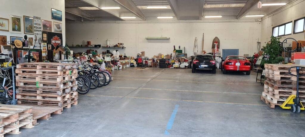 Warehouse industrial area with big external parking space  Colombare (Sirmione) - 5