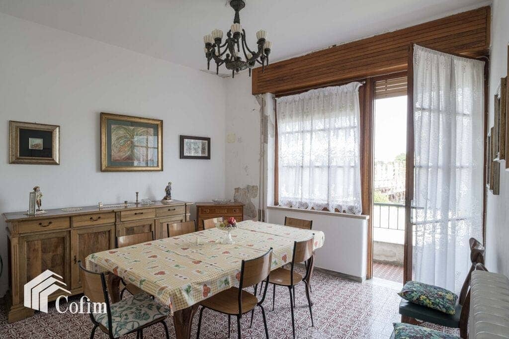 Villa bifamigliare da ristrutturare con giardino  a 150 metri dal lungolago  Desenzano del Garda - 6
