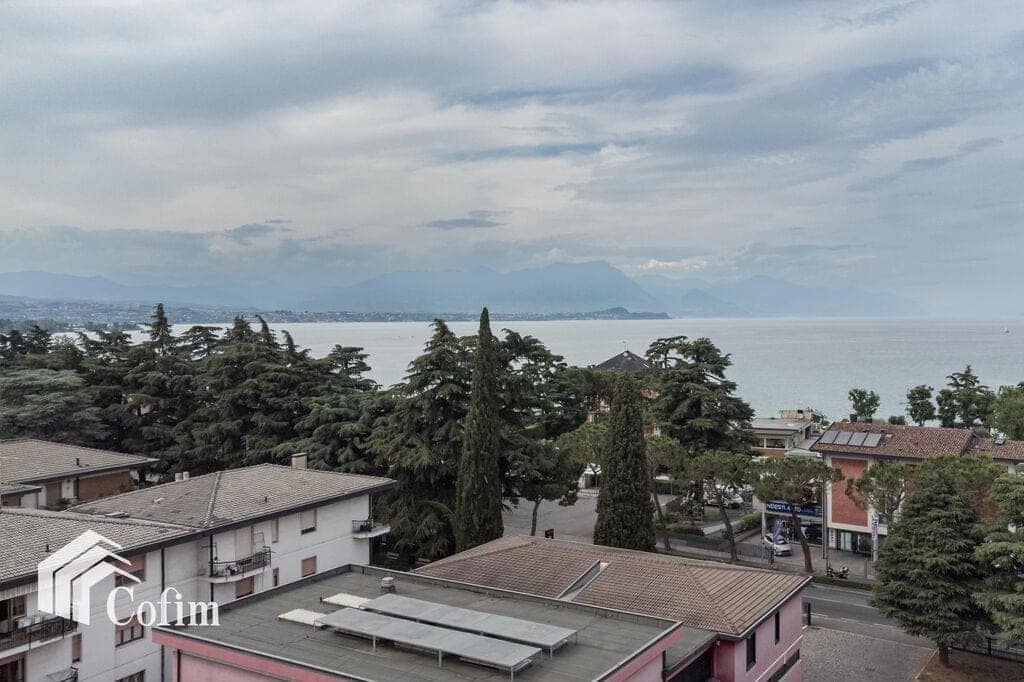 Semi-detached house to restore with garden 150 meters from the lakefront   Desenzano del Garda - 12