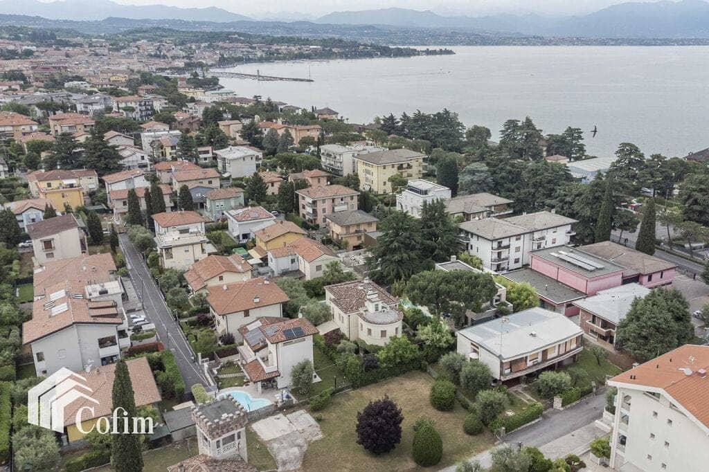 Semi-detached house to restore with garden 150 meters from the lakefront   Desenzano del Garda - 13