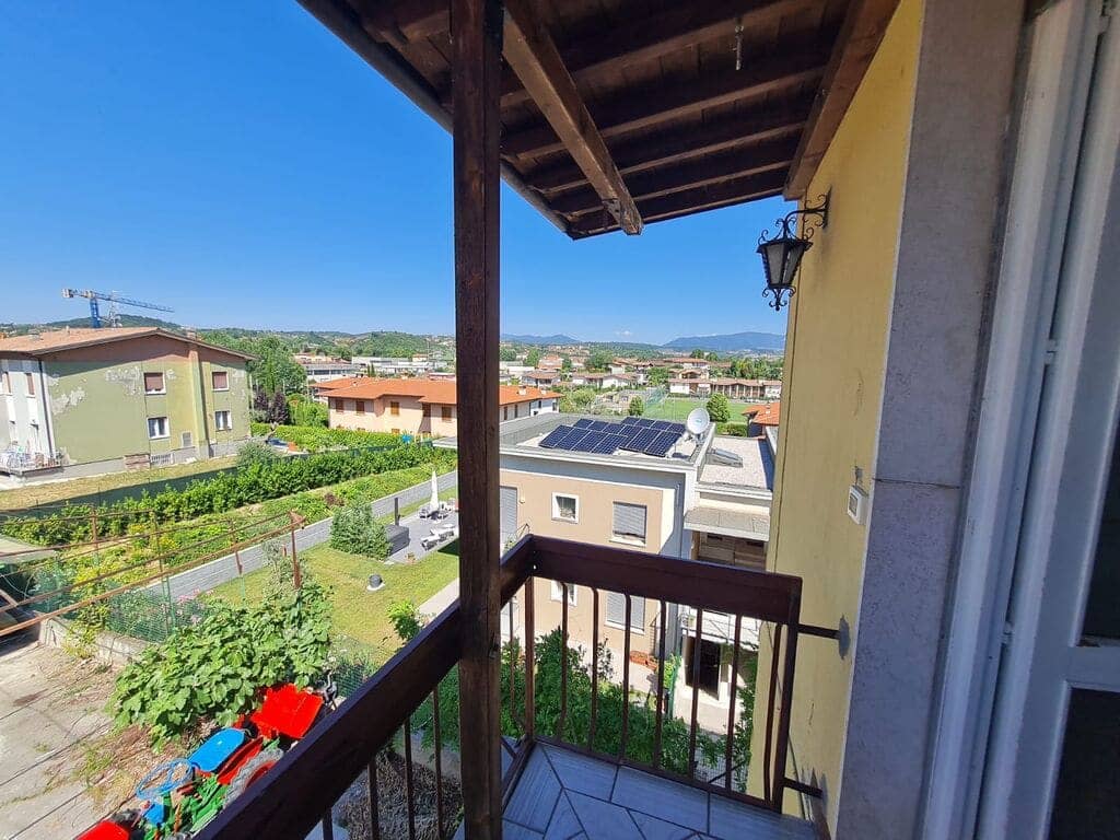 Appartamento trilocale ristrutturato con terrazza e posto auto in centro paese   Moniga del Garda - 9