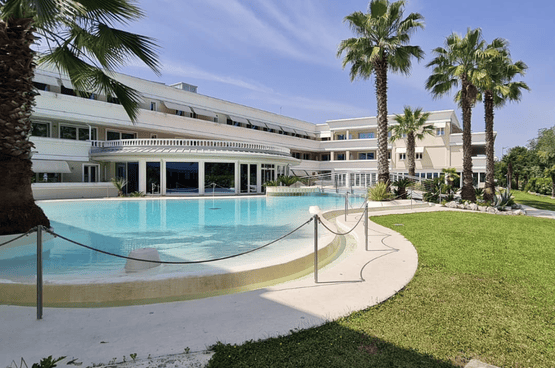 Appartamento bilocale in elegante residence con piscina e posto auto coperto Rivoltella (Desenzano del Garda)
